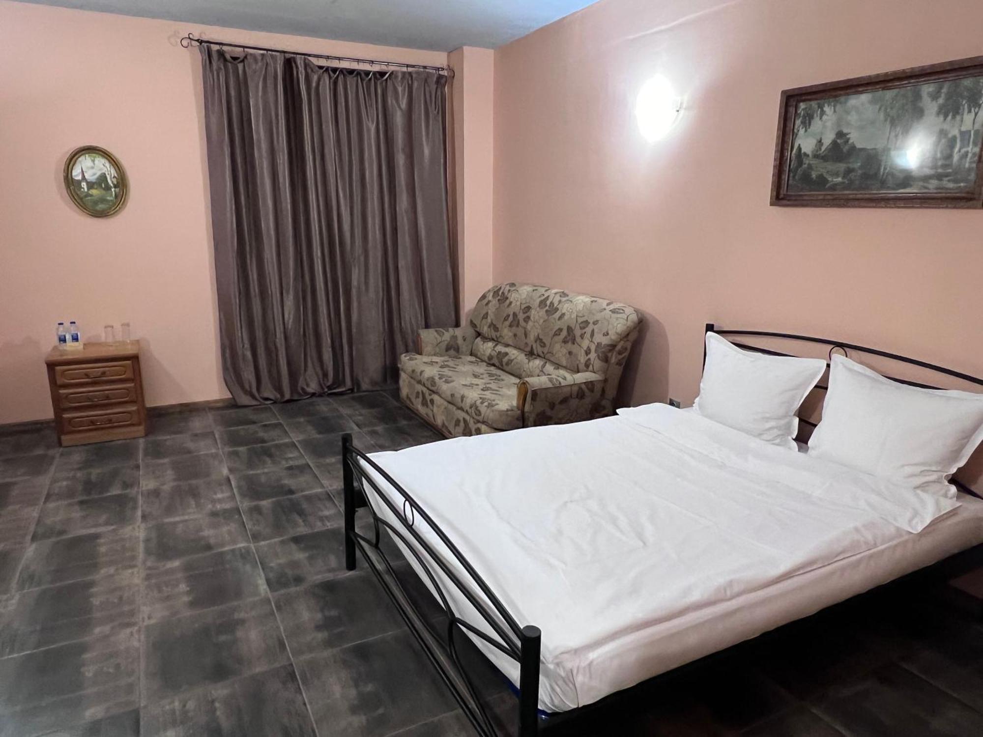 Хотел Антик Pernik Exterior foto